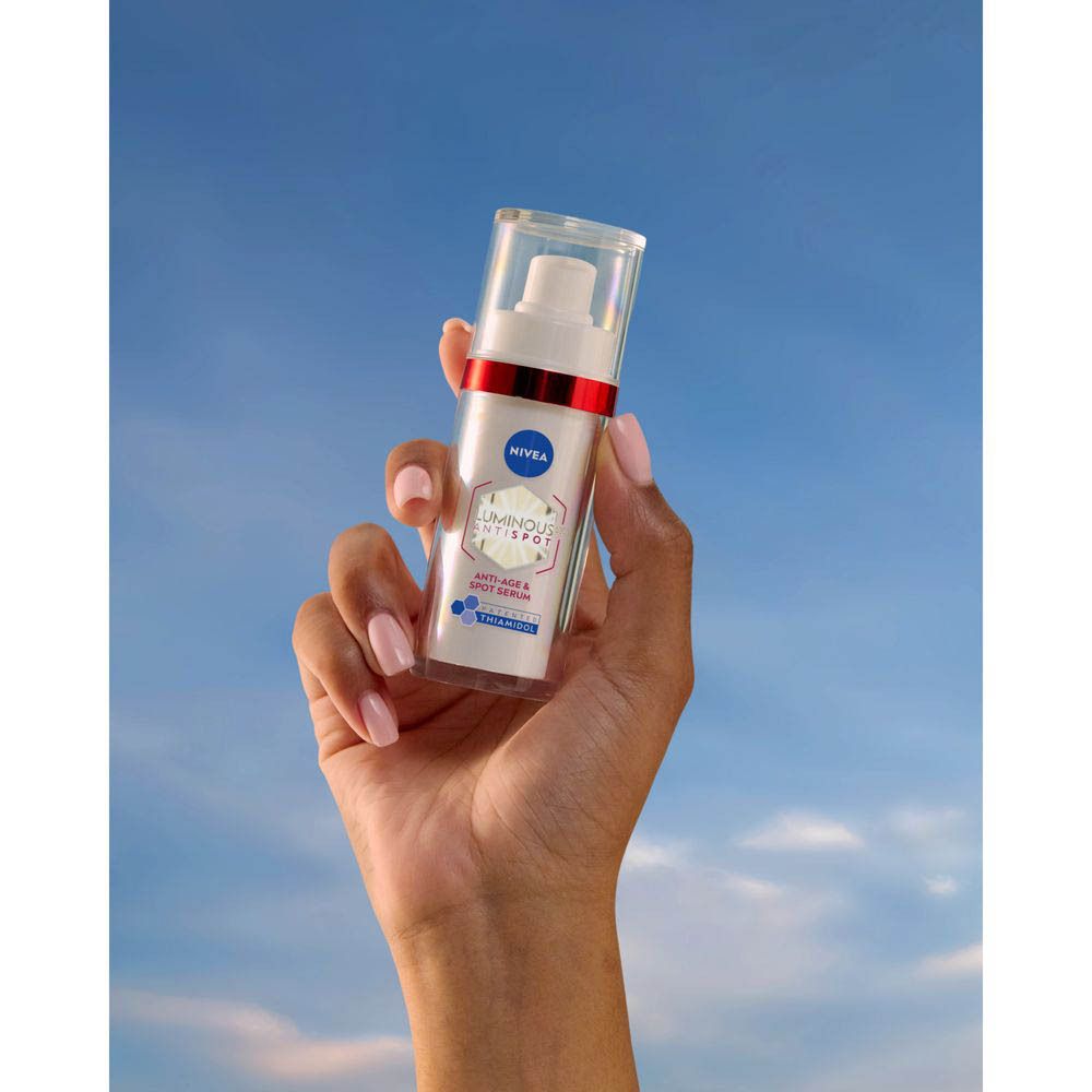 Nivea Luminous 630 Anti-Pigmentvlekken Serum fles met Frans etiket.