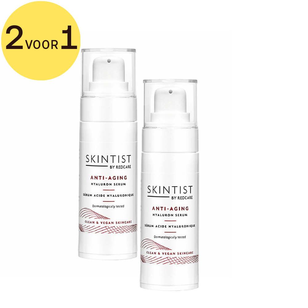 Twee witte flessen met pomp. Opschrift: Skintist Anti-Aging Hyaluron Serum. Geel label: 2 VOOR 1.