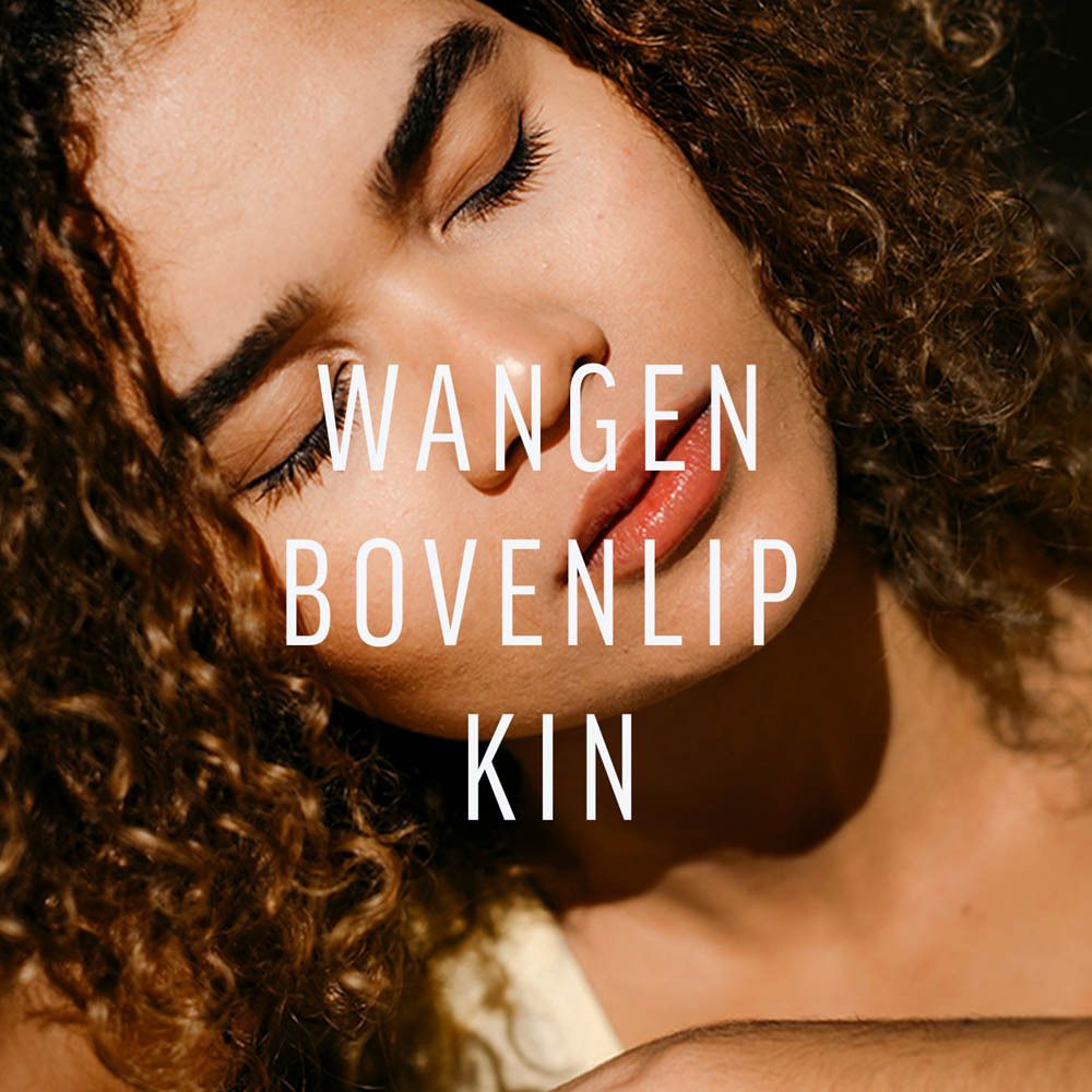 Gezicht van een vrouw. Tekst: Wangen, bovenlip, kin.