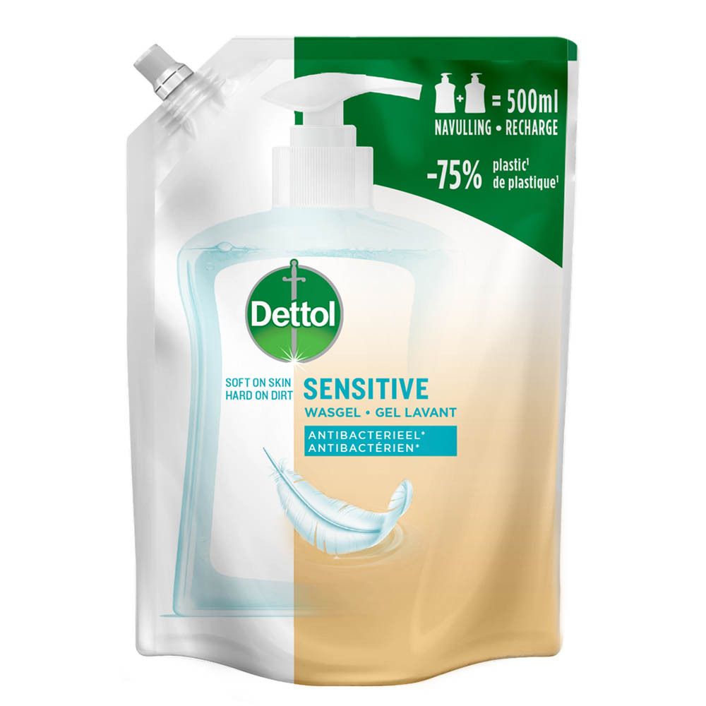 Recharge de gel lavant antibactérien Dettol Sensitive. Inscription: Sensitive, antibactérien. 500ml, -75% de plastique. Avec pompe.