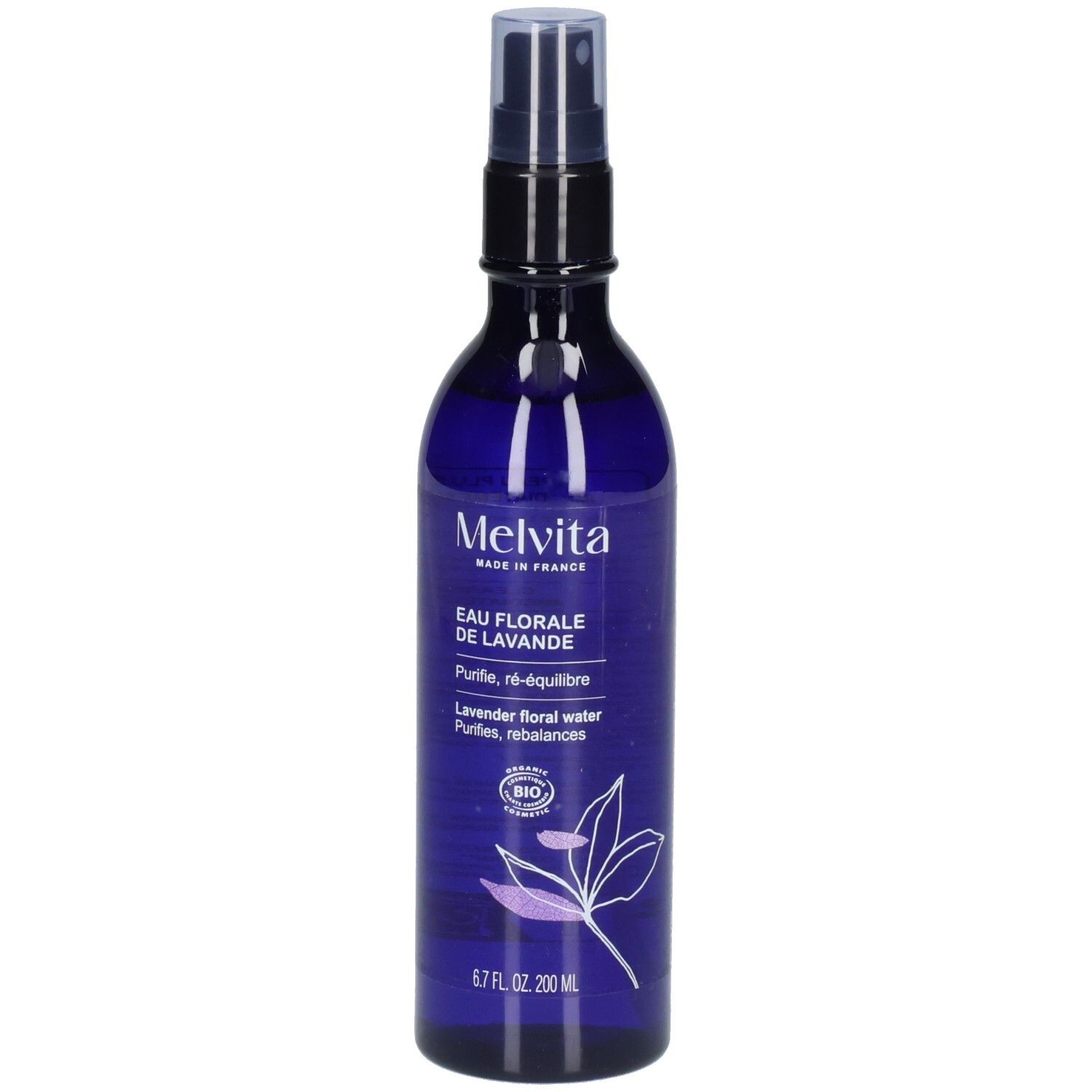 Blauwe spuitfles met Melvita lavendelbloesemwater, etiket met bio-zegel.