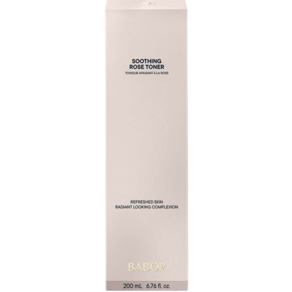 Witte, langwerpige verpakking. Opschrift BABOR. Tekst: SOOTHING ROSE TONER. 200 ml. Witte achtergrond.