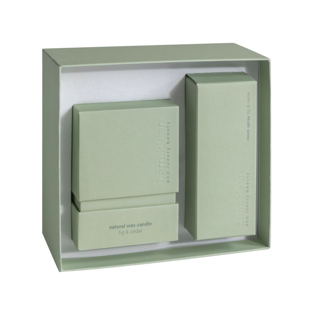 Cadeauverpakking met kaars en spray. Merk i.am.klean. Groen. Venster.