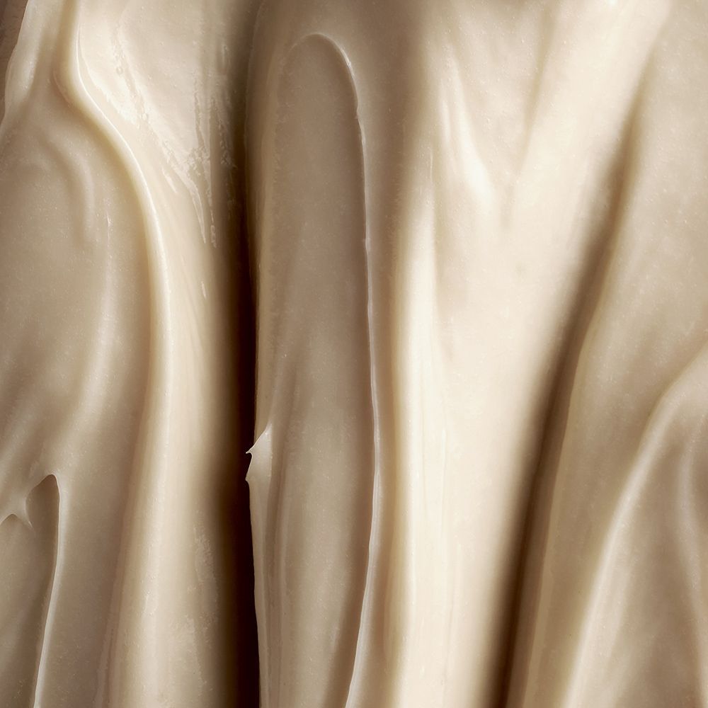 Close-up van romige, beige crème. Golfachtige textuur.