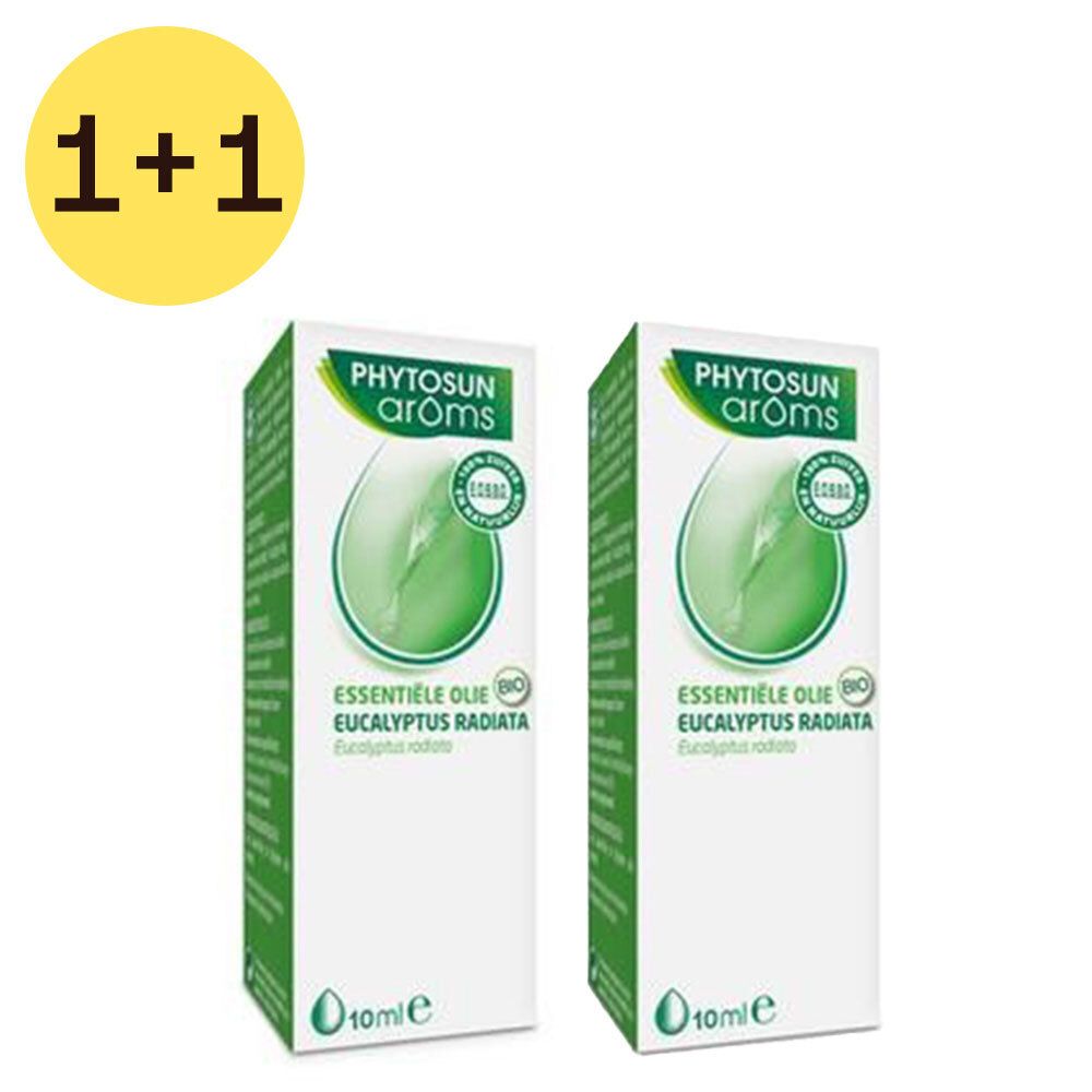 Deux boîtes blanches avec des accents verts. Inscription: Phytosun arôms, Essentiele Olie Eucalyptus Radiata. Offre 1+1.