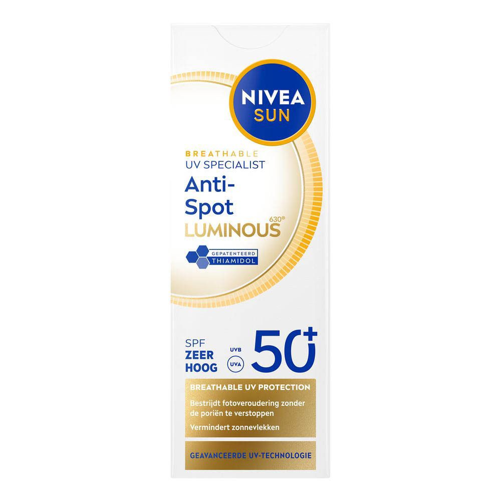 Verpakking met Nivea Sun, Breathable UV Specialist, Anti-Spot, Luminous, SPF 50+. Tekst en logo.