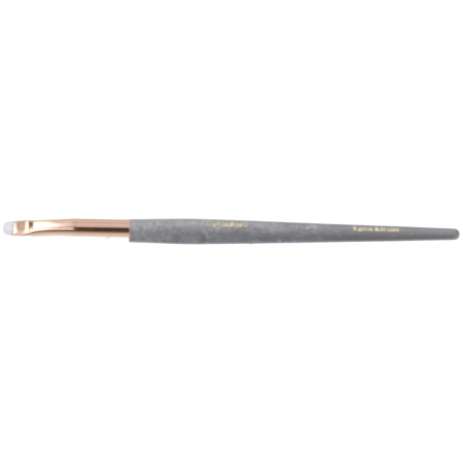 Pinceau eyeliner avec manche gris et virole dorée. La brosse a une forme plate et angulaire.