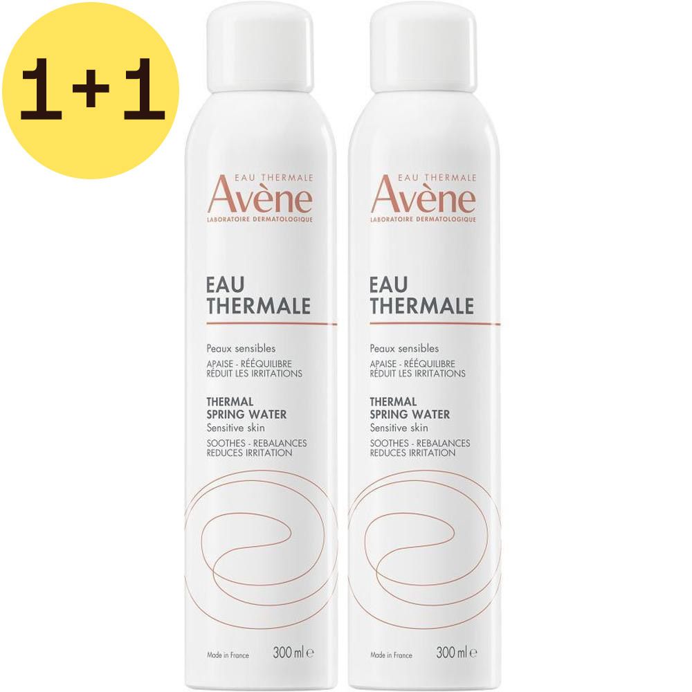 Twee witte spuitflessen "Eau Thermale Avène". Opschrift "Thermal Spring Water".