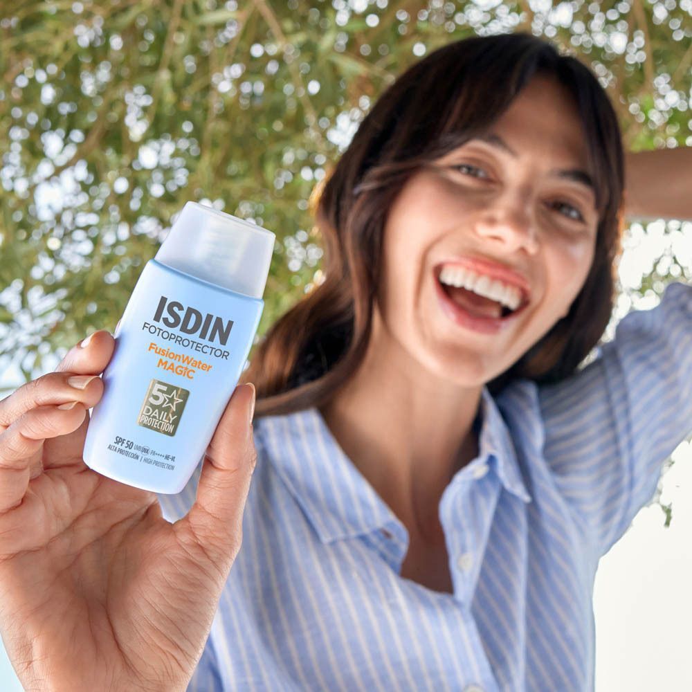 ISDIN Fotoprotector Fusion Water Magic Light zonnebrandcrème met SPF 50.