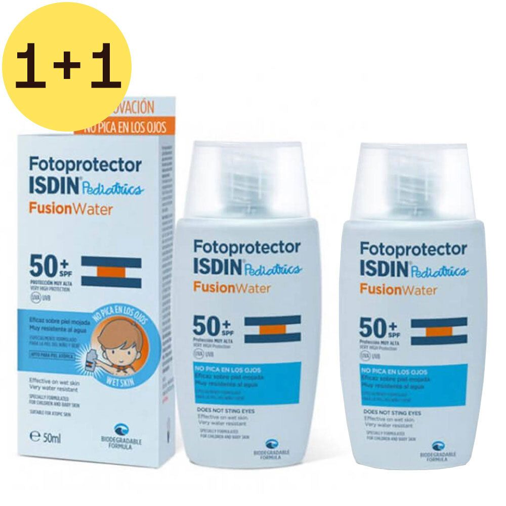 Deux flacons et une boîte de crème solaire. Inscription: ISDIN Fotoprotector Pediatrics FusionWater SPF50+. Étiquette jaune 1+1.