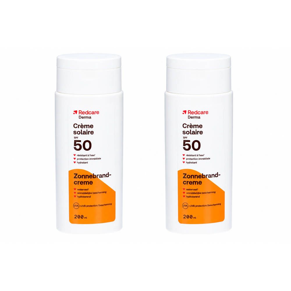 Twee flessen Redcare Derma zonnebrandcrème SPF 50. Witte flessen met rode en oranje tekst. 200 ml.