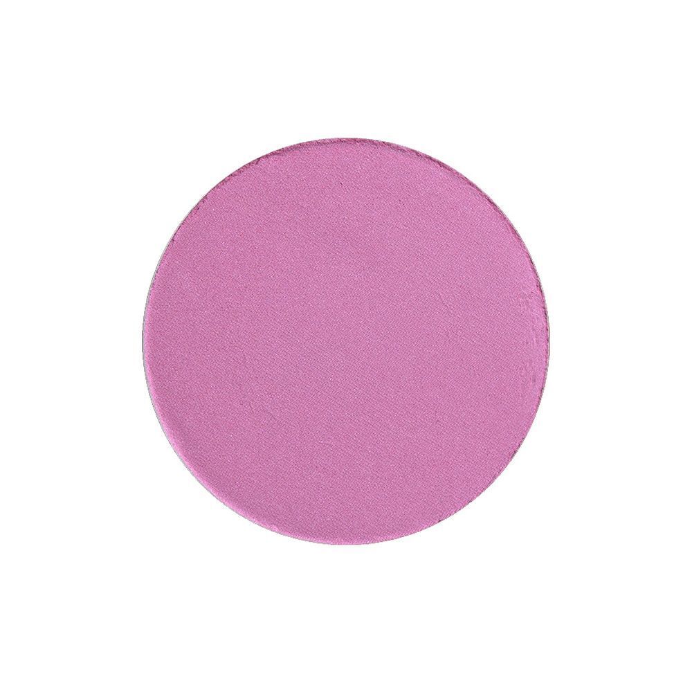 Ronde, roze poeder. Glad oppervlak. Op witte achtergrond.