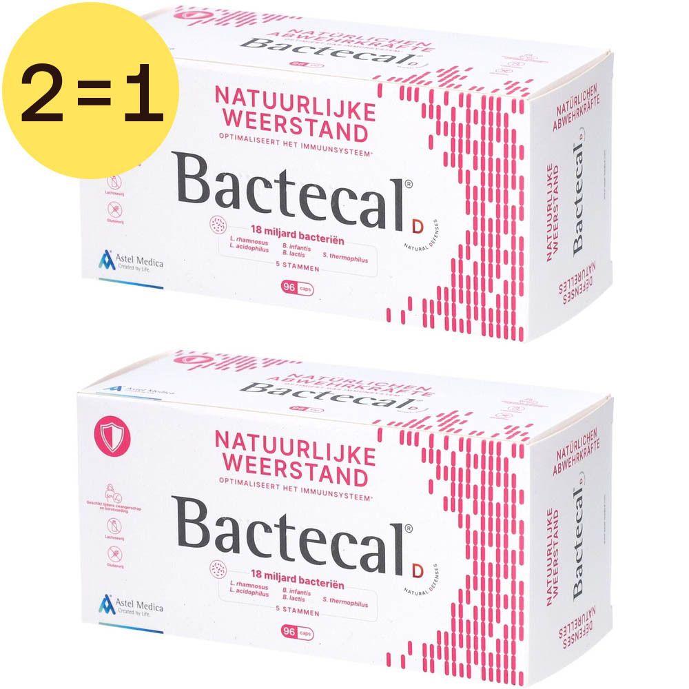 Twee verpakkingen Bactecal D, witte dozen met roze accenten en tekst. Opschrift: 2=1.