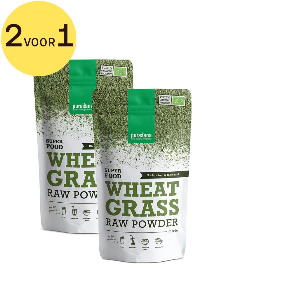 Twee zakjes purasana® WHEAT GRASS RAW POWDER. Witte zak met groene opdruk. Bio-logo linksboven. Opschrift: WHEAT GRASS RAW POWDER. Gele cirkel: 2 voor 1.