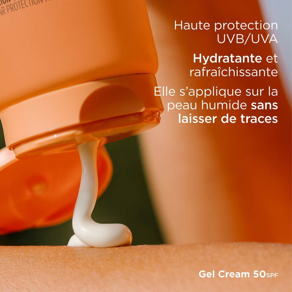 Crème appliquée sur la peau. Texte : Hydratante et rafraîchissante.