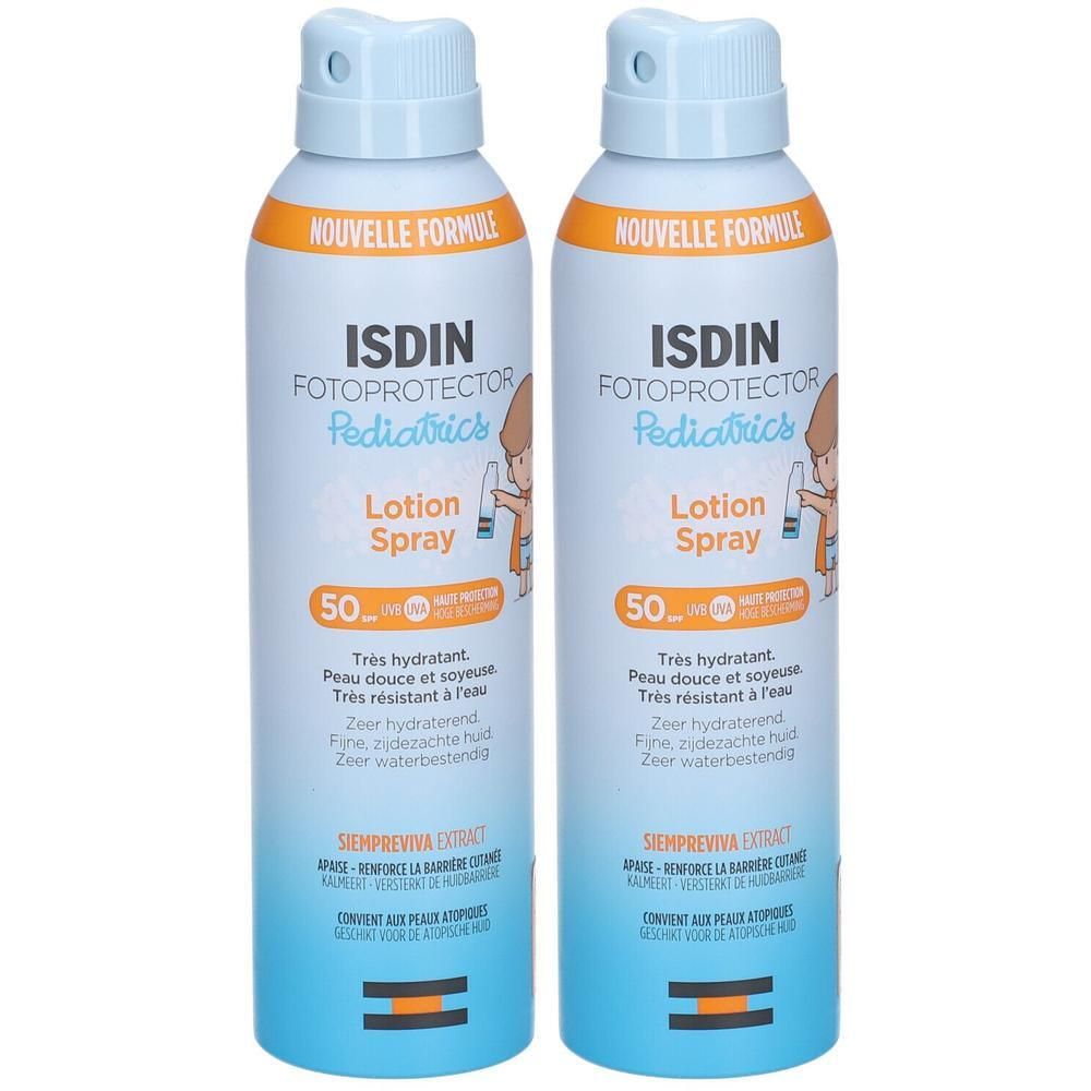 Deux flacons de spray ISDIN Fotoprotector Pediatrics Lotion Spray SPF 50. Bouteilles bleues avec impression blanche et accents orange.
