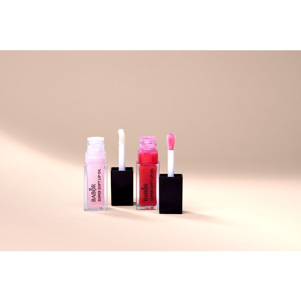 Drie lipolie flesjes met applicators. Twee roze, een rode. Zwarte doppen, witte applicators.
