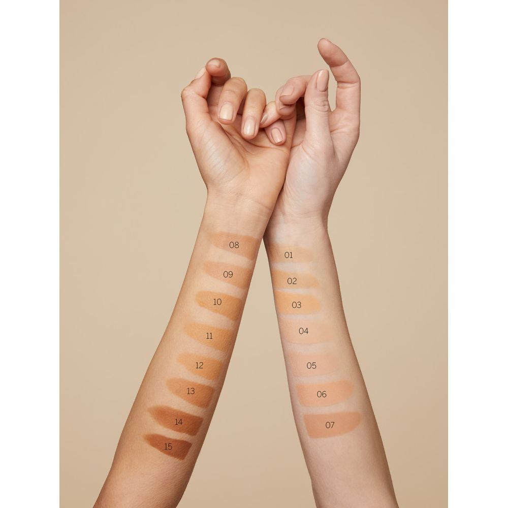Armen met foundationkleuren van 08 tot 15. Aangebracht op de huid.
