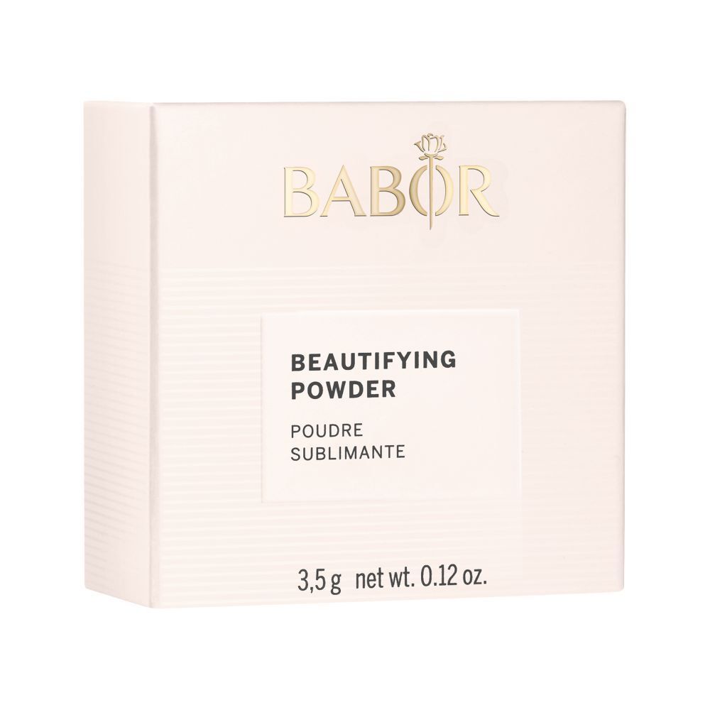Beige verpakking met Babor-logo en productinformatie. Tekst: BEAUTIFYING POWDER, 3,5 g net wt. 0.12 oz.