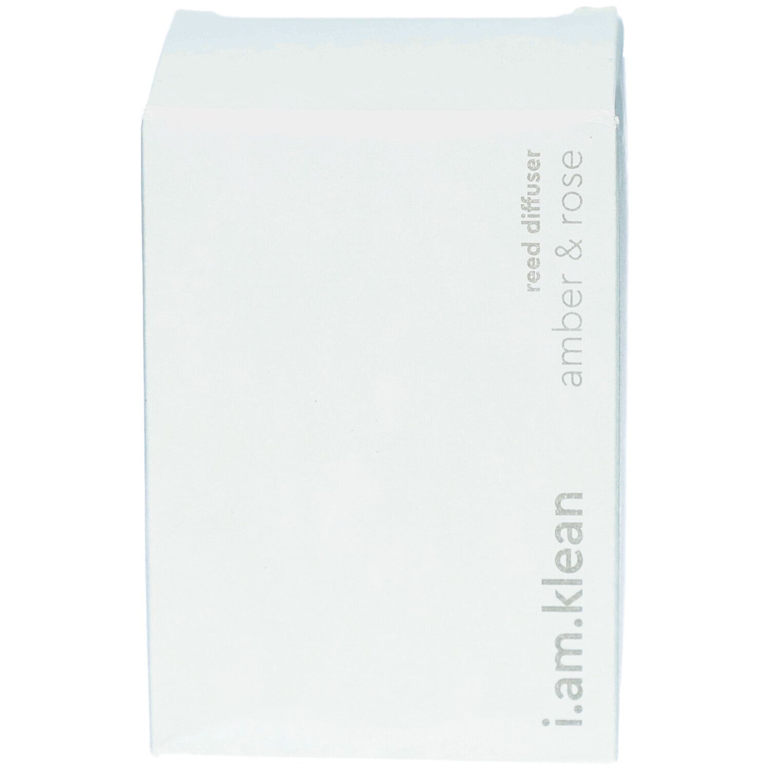 Witte kartonnen verpakking. Opschrift: i.am.klean, reed diffuser, amber & rose.