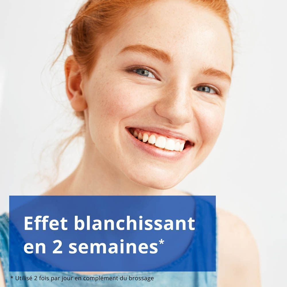 Fond bleu avec de l'eau. Logo avec dent et texte: Recommandées par les dentistes.