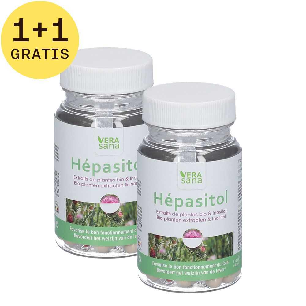 Twee flessen Vera Sana Hépasitol met sticker '1+1 GRATIS'. Transparante containers met witte doppen. Naam en ingrediënten.