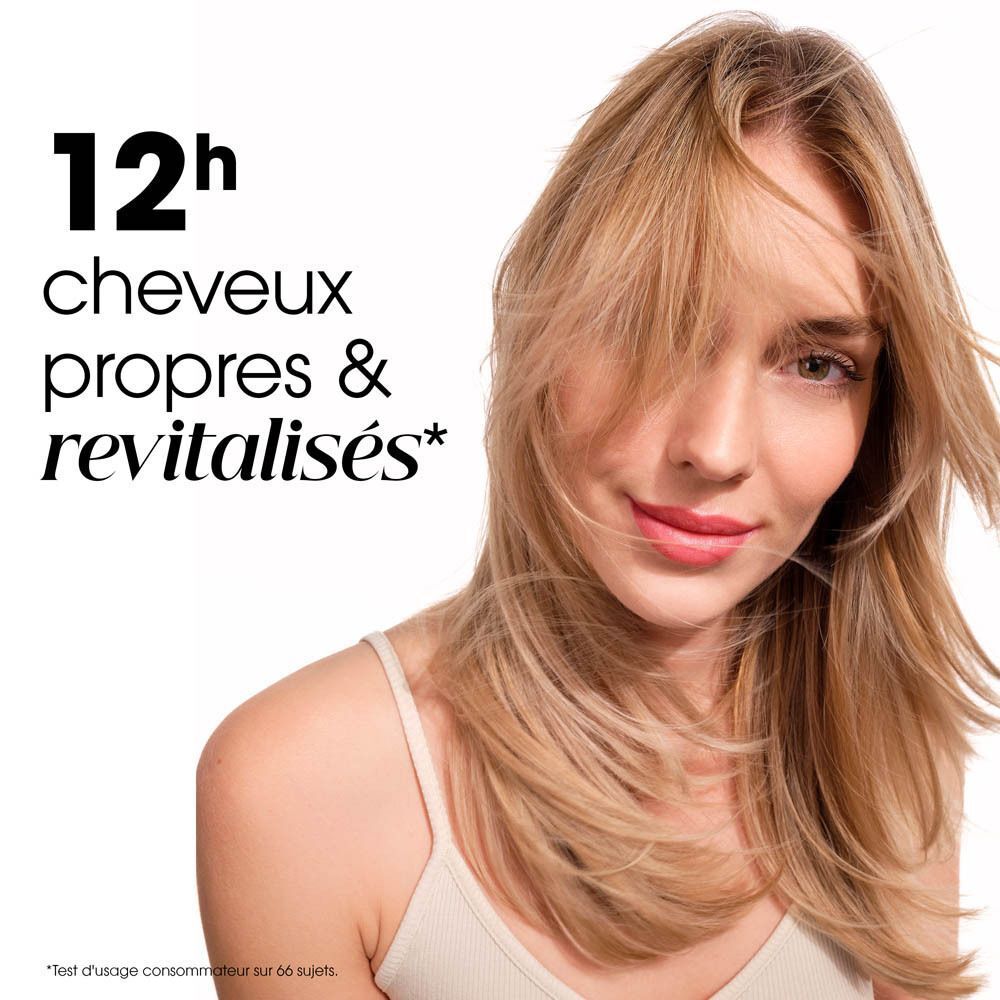 Femme aux cheveux blonds. Texte : 12h cheveux propres & revitalisés.