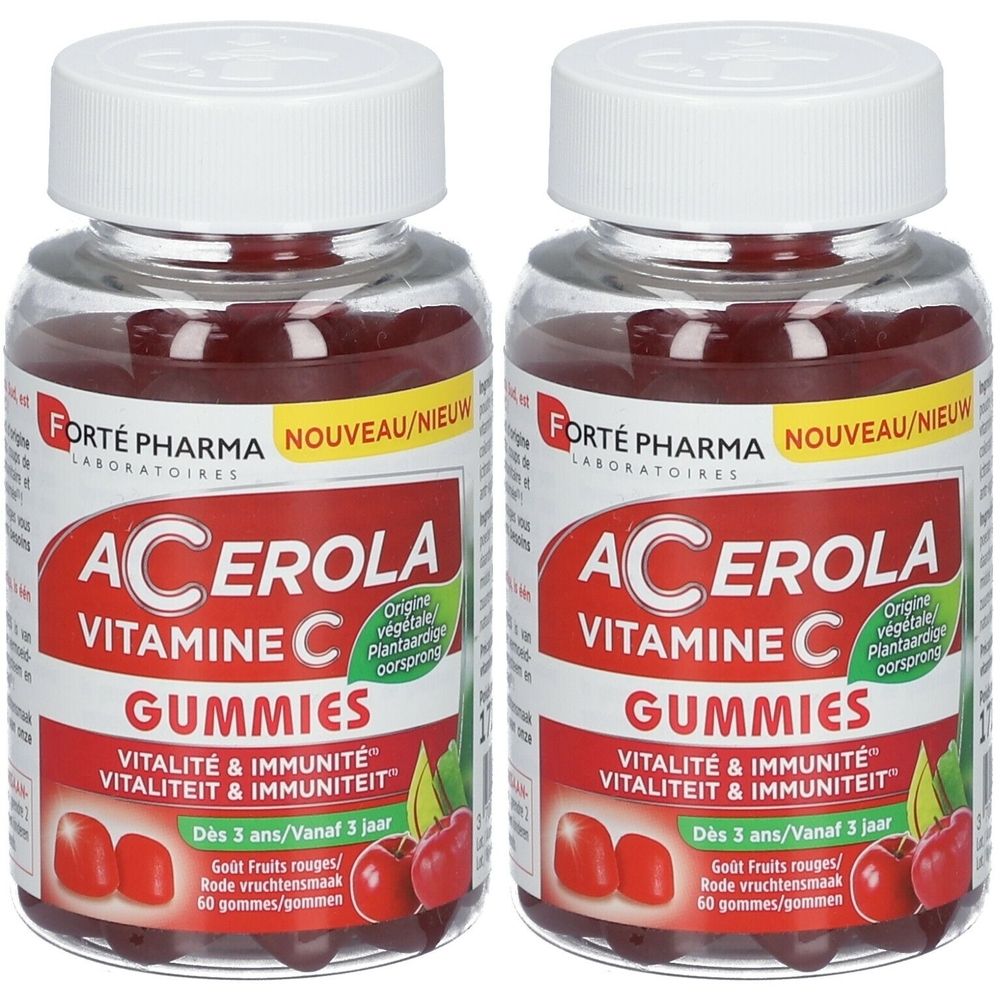 Twee flessen Acerola vitamine C gummies. Transparante plastic containers met witte doppen. Rode etiketten met productinfo.