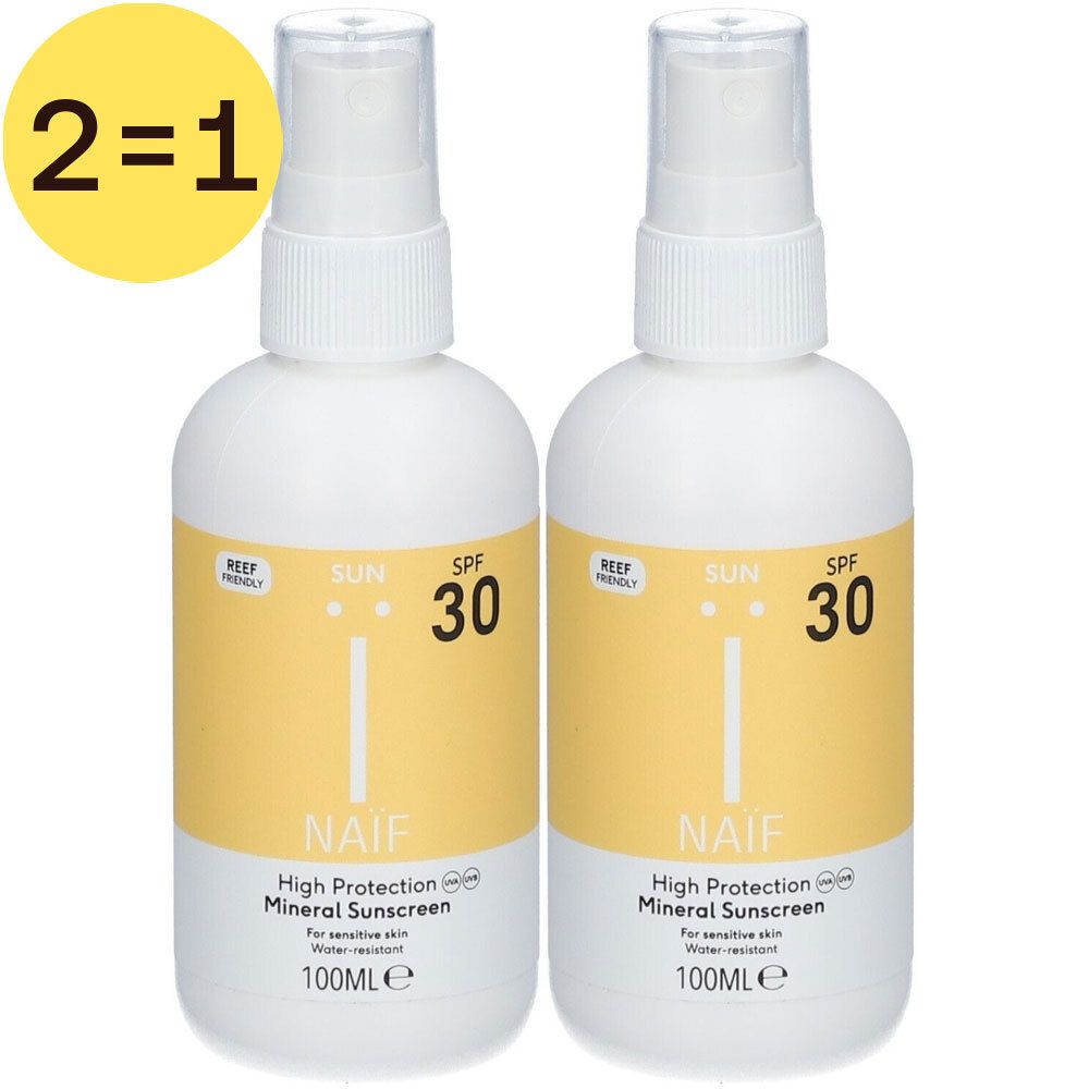 Twee witte spuitflessen met gele etiketten. Opschrift: SPF 30, Naïf, Mineral Sunscreen. Geel 2=1 label.