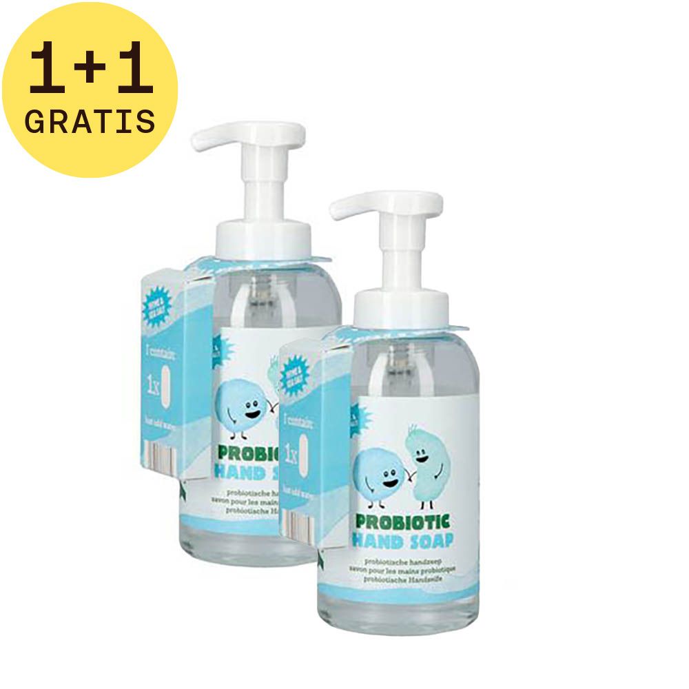 Twee transparante zeepdispensers met witte pomp en etiket. Op het etiket staat "Probiotic Hand Soap".