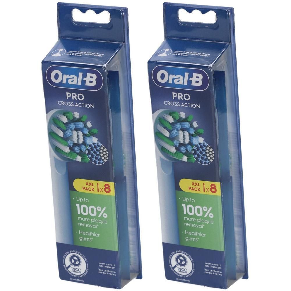Twee pakken Oral-B Pro Cross Action opzetborstels, elk 8 stuks. Blauwe en groene borstelharen.