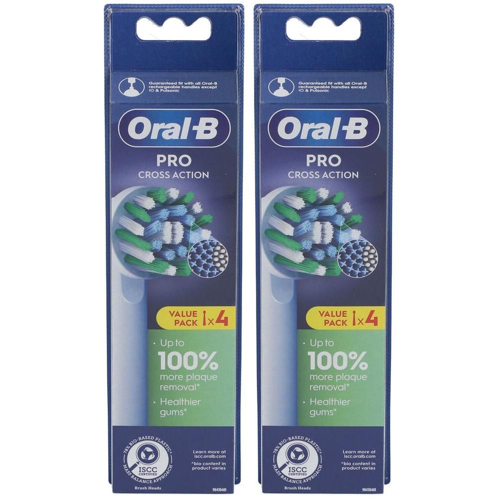 Twee pakken Oral-B Pro Cross Action opzetborstels, elk 4 stuks. Blauwe en groene borstelharen.