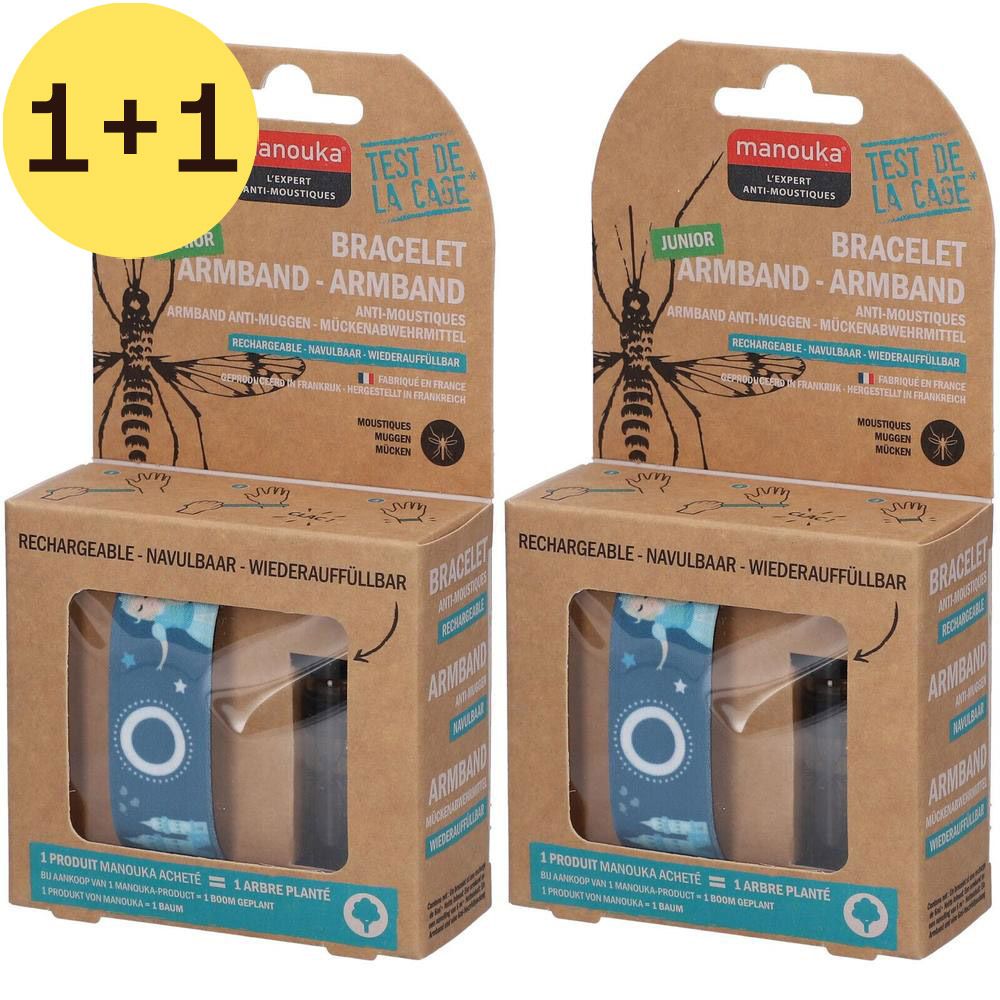 Twee verpakkingen Manouka Junior anti-muggen armbanden. Kartonnen verpakking. Oplaadbaar. Logo en tekst zichtbaar.
