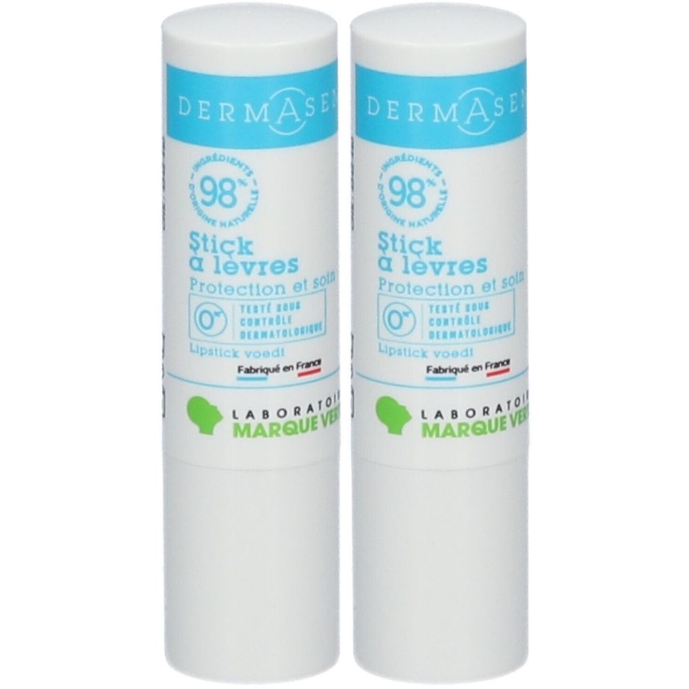 Deux sticks à lèvres blancs avec texte bleu. Inscription : DERMASE, Stick à lèvres, Protection et soin. Logo vert. Fabriqué en France.