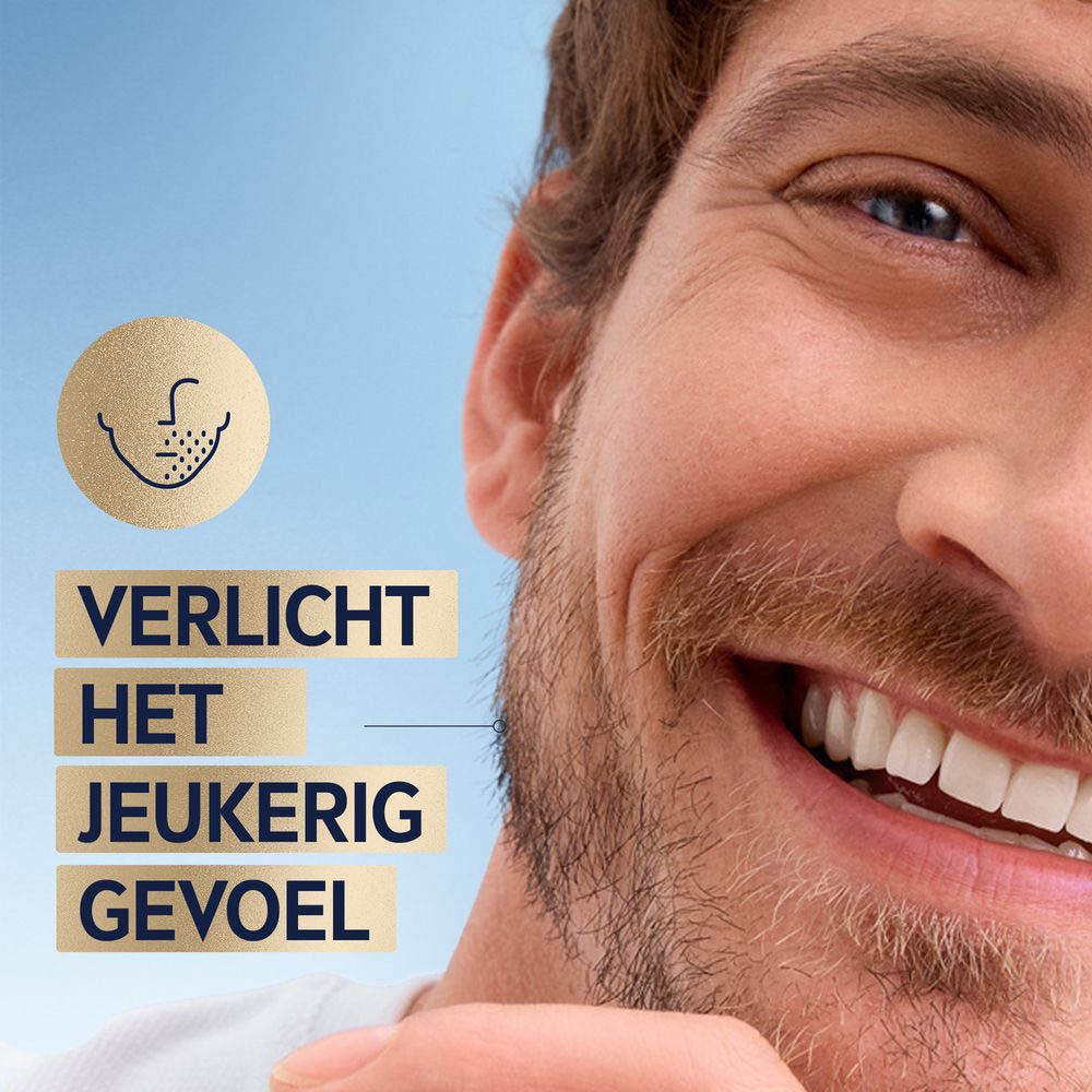Close-up van een man. Tekst: 'Verlicht het jeukerig gevoel'. Product wordt op de huid aangebracht.