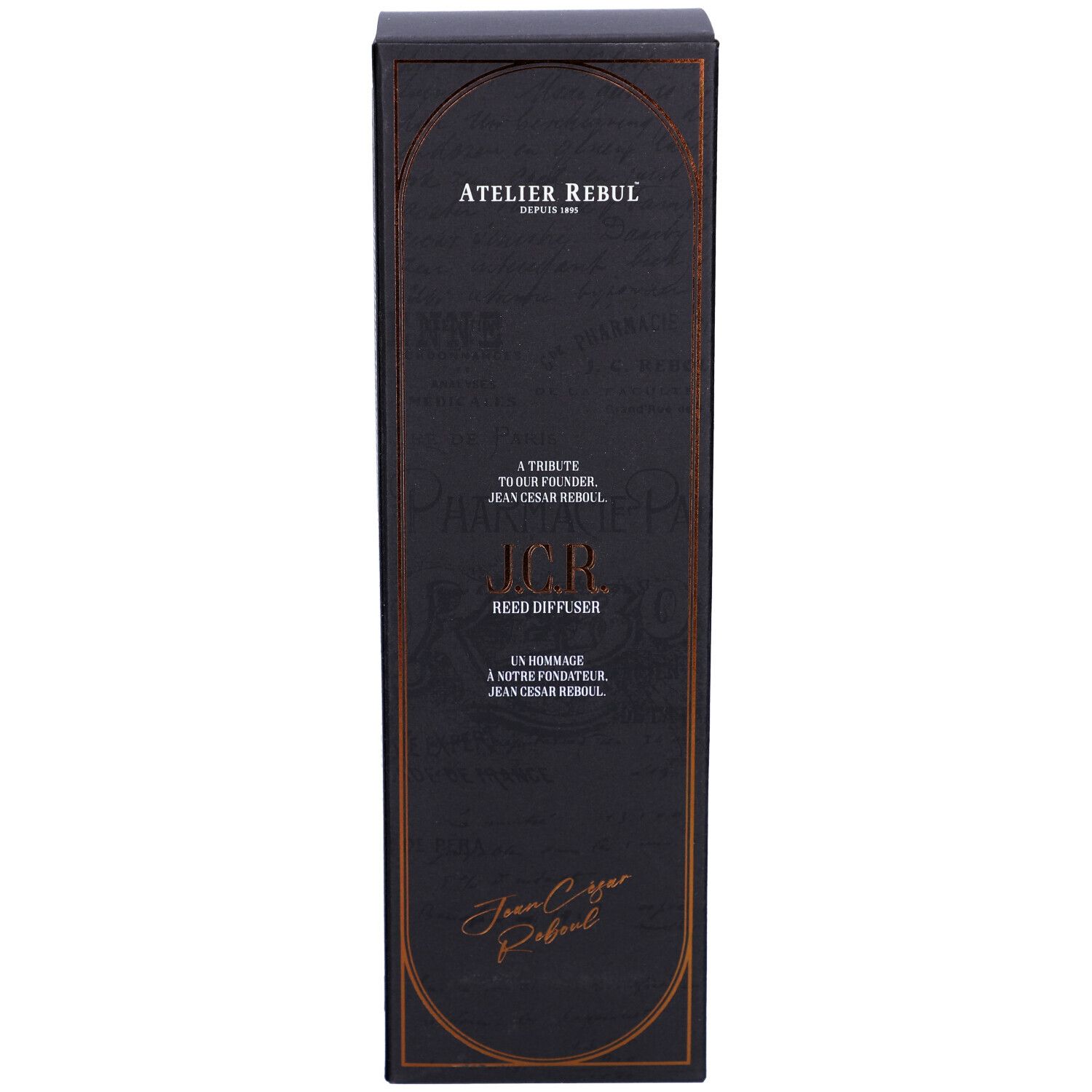 Zwarte doos met gouden kader. Tekst: Atelier Rebul, J.C.R. Reed Diffuser. Handtekening: Jean Cesar Rebul.