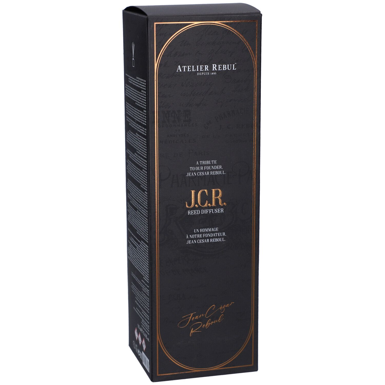 Zwarte doos met gouden kader. Tekst: Atelier Rebul, J.C.R. Reed Diffuser. Handtekening: Jean Cesar Rebul.