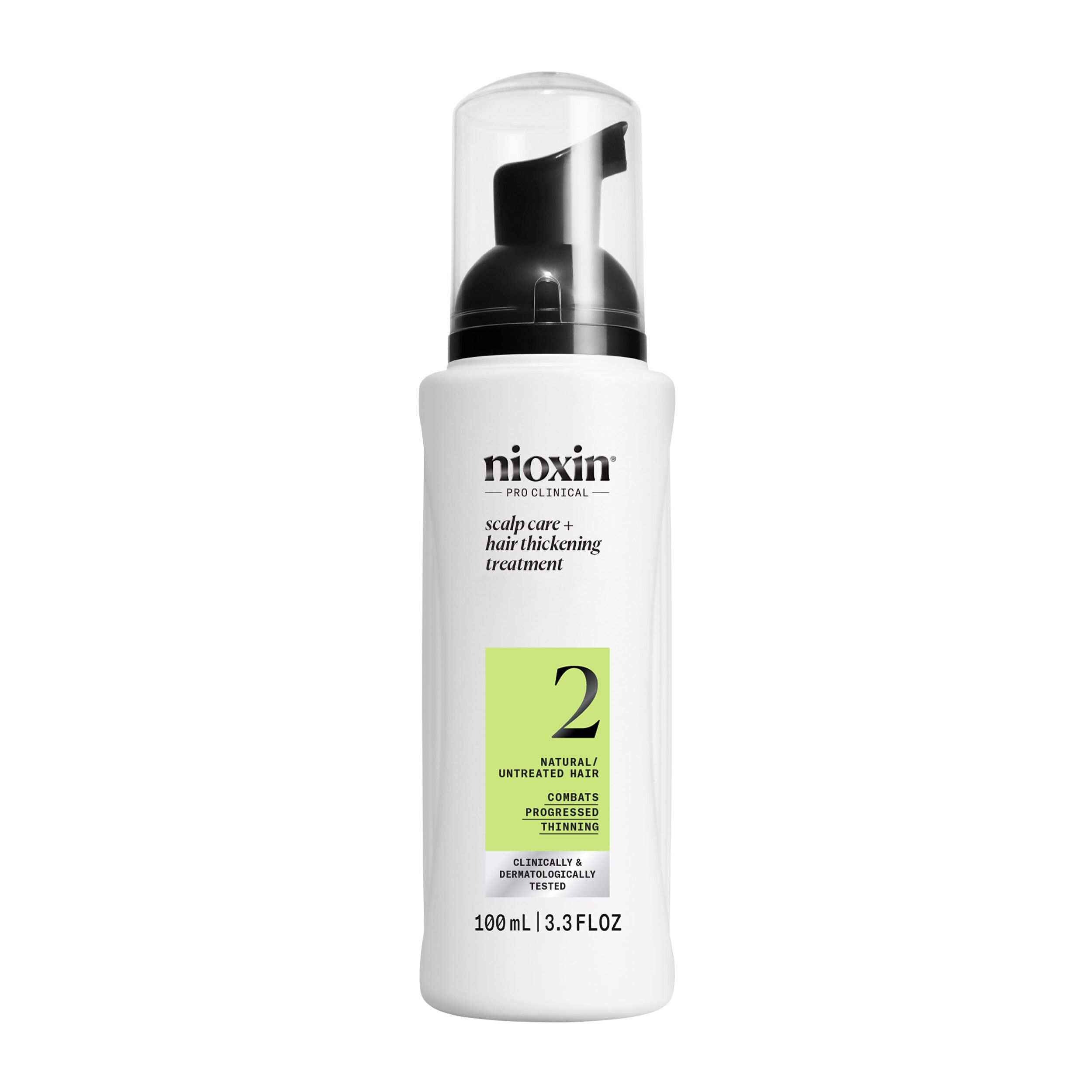 Witte fles met zwarte pomp. Opschrift: Nioxin, Scalp + Hair Thickening Treatment, 2. Groen gemarkeerd.