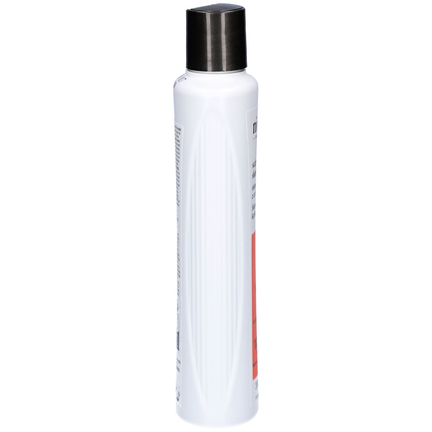Witte shampoo met zwarte dop. Zijaanzicht. Opschrift: Nioxin. Oranje strook met tekst.