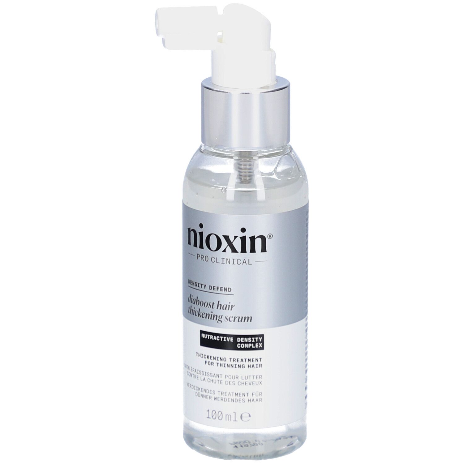 Flacon transparent avec vaporisateur argenté. Inscription: Nioxin, Density Defend, Diaboost Hair Thickening Serum.