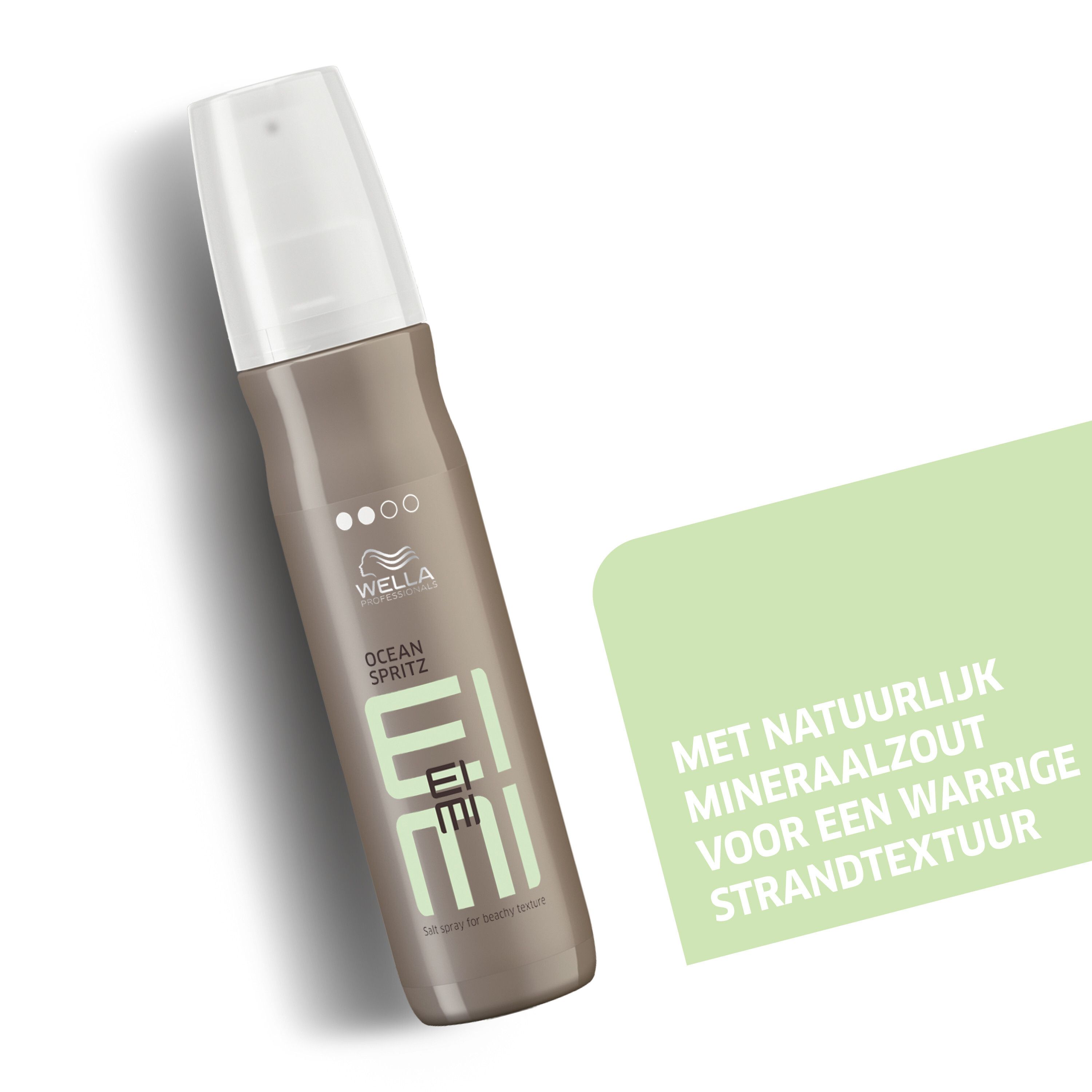 Cilindrische fles met witte dop. Opschrift: Wella Professionals, EIMI, OCEAN SPRITZ. Tekst in groen.