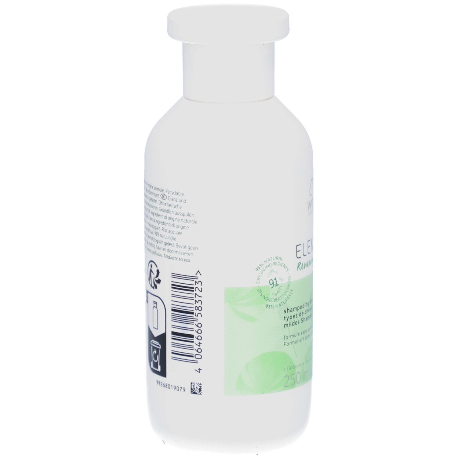 Achterkant van de witte shampoo fles. Tekst en logo's op etiket. Recycling symbool en barcode.