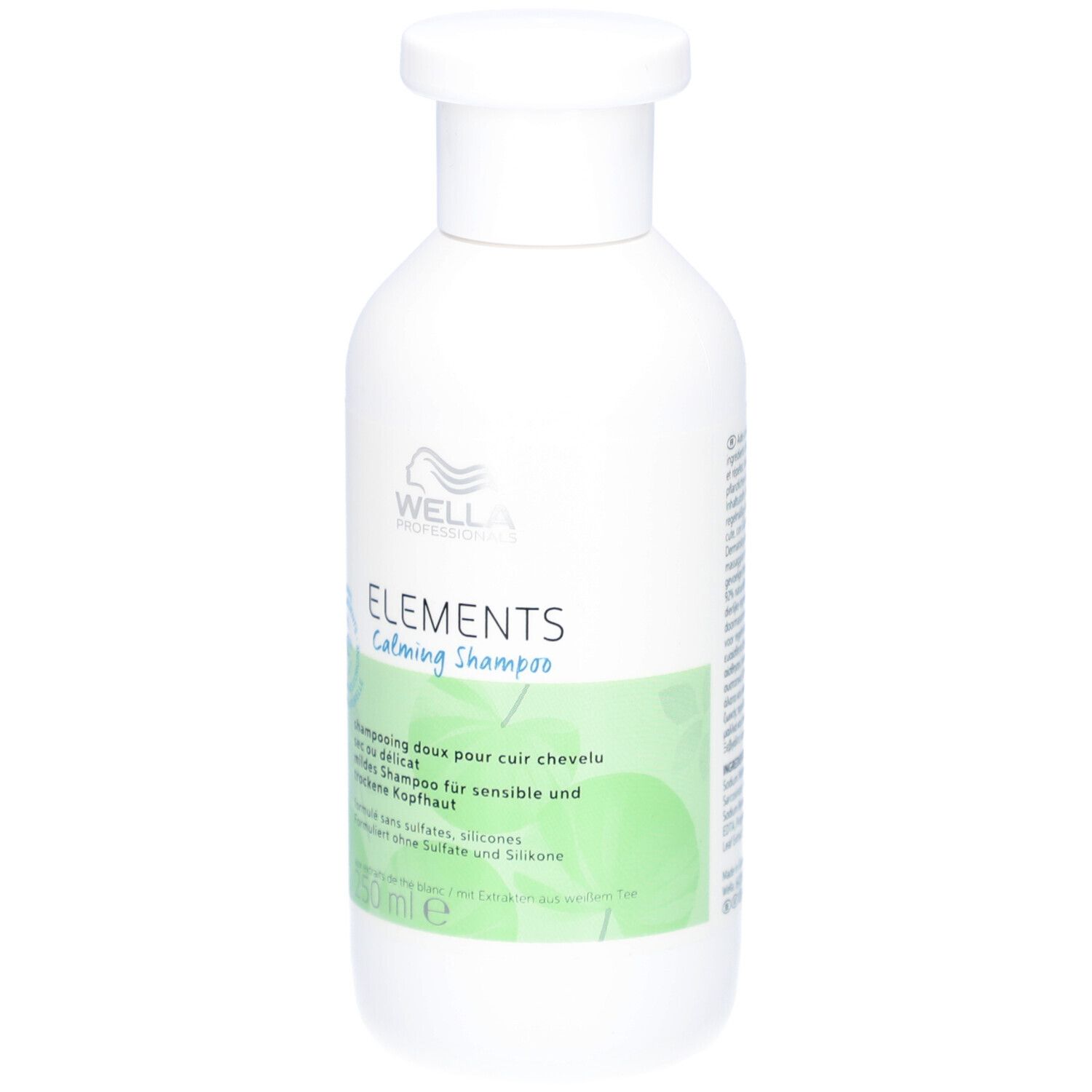 Flacon de shampooing blanc avec étiquette verte. Inscription : Wella Elements Calming Shampoo. 250 ml.
