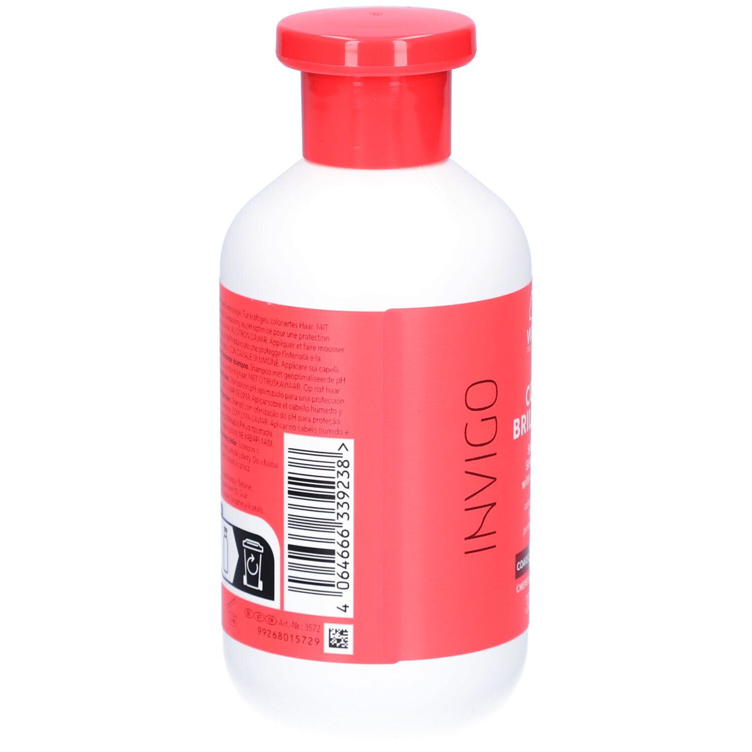 Achterkant van een witte fles met rode dop. Etiket met tekst en barcode. Product: Wella Color Brilliance Shampoo.
