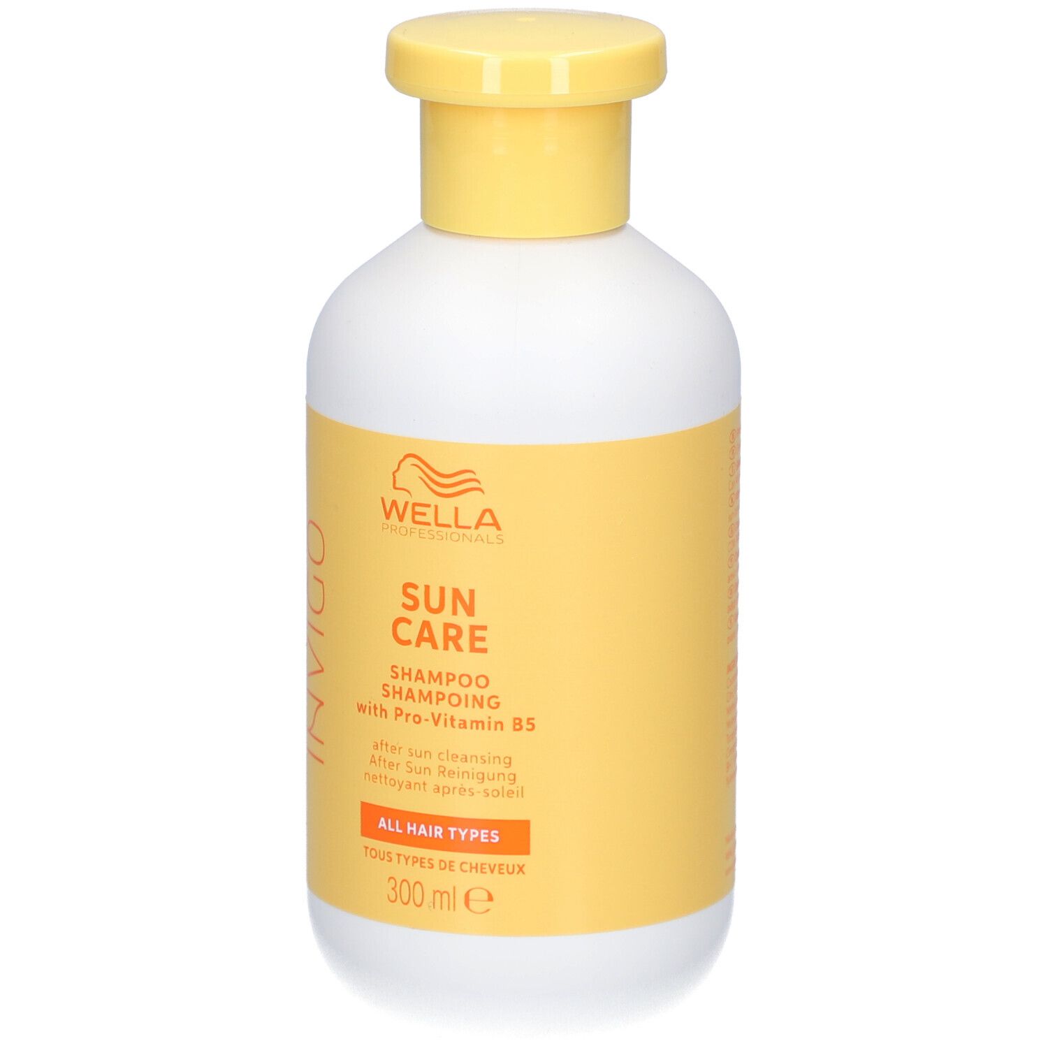 Witte fles met gele dop. Label met productinfo en logo. Tekst: SUN CARE, Shampoo.
