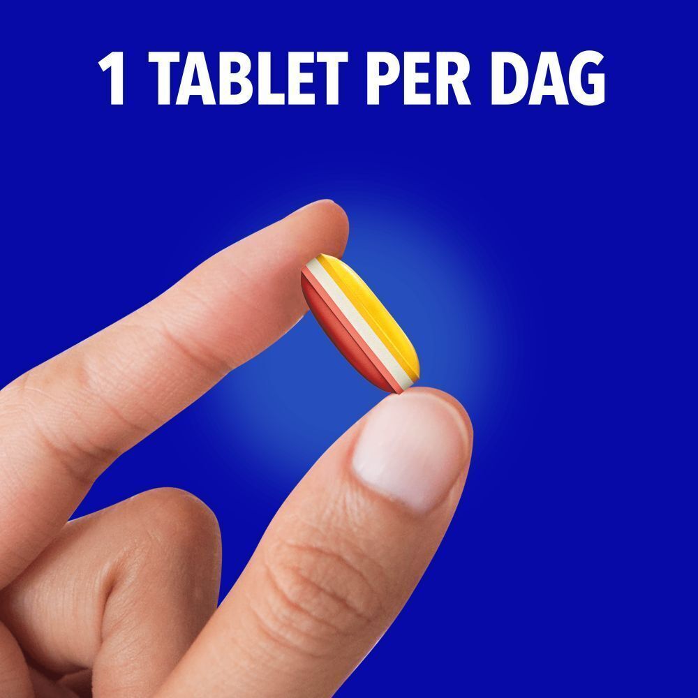 Hand houdt een tablet vast. Tekst: 1 tablet per dag.