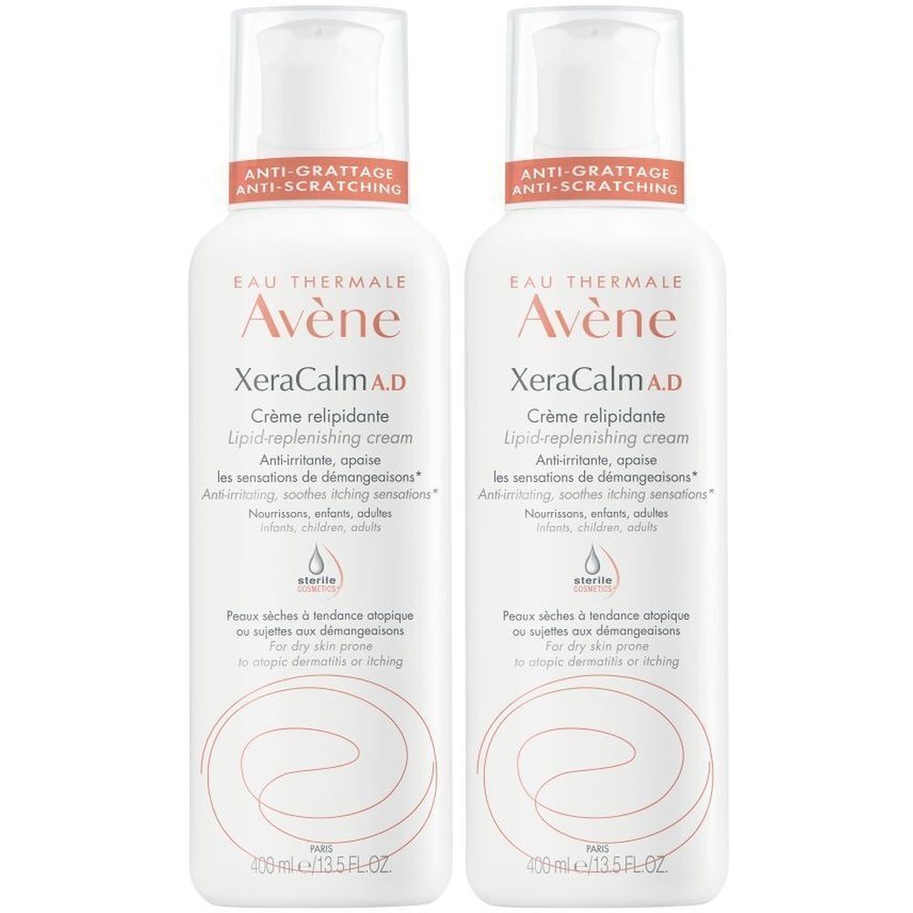 Deux flacons Avene Xeracalm A.D. Crème. Flacons blancs avec texte rouge et noir. 400 ml.