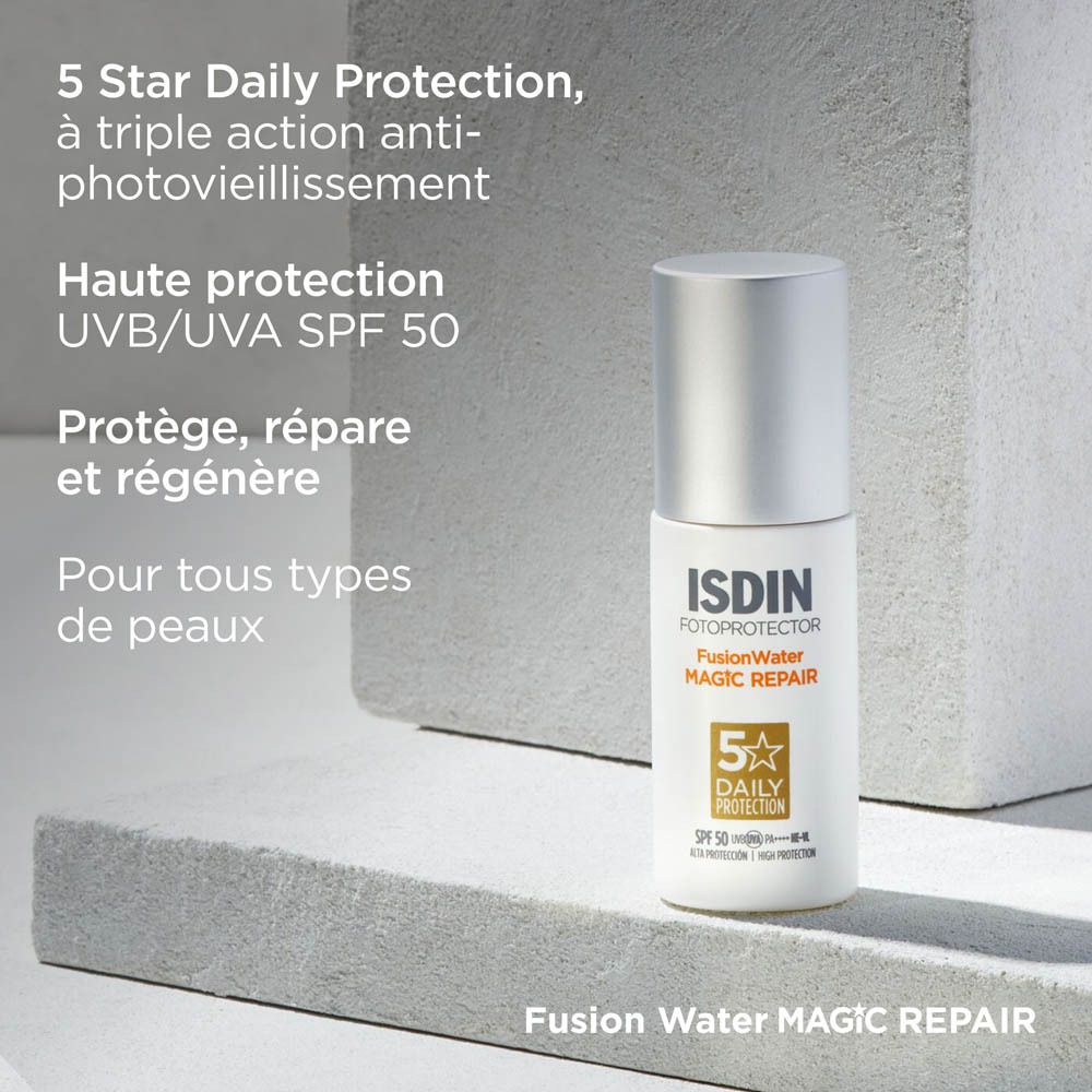 Flacon avec texte. Texte : 5 Star Daily Protection, à triple action anti-photovieillissement. Haute protection UVB/UVA SPF 50.