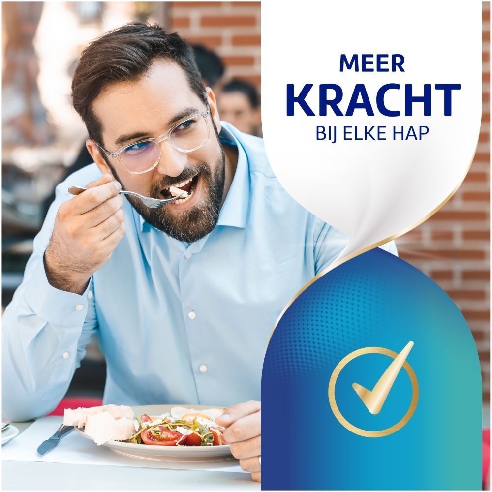 Man eet in restaurant. De crème biedt meer kracht bij elke hap.