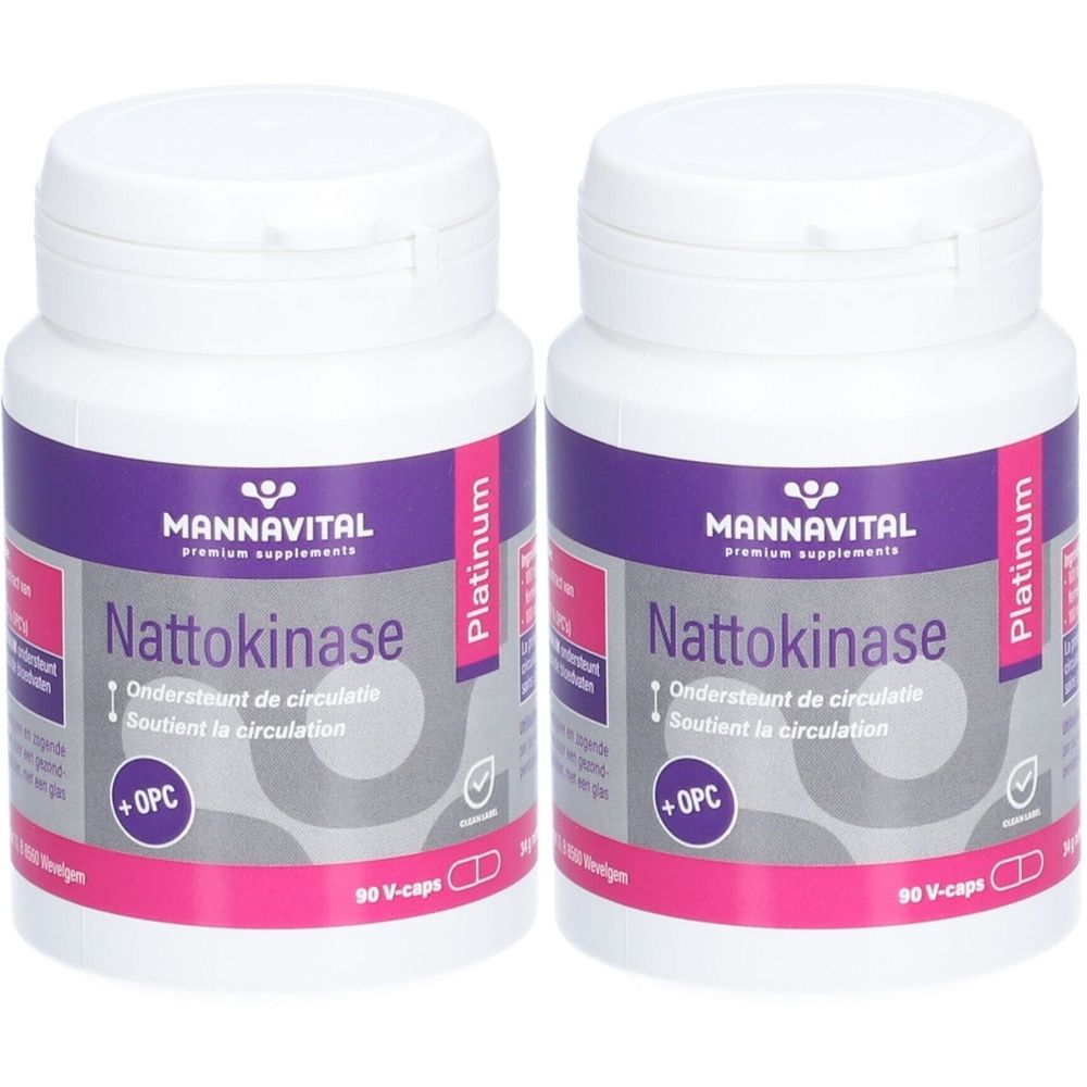 Twee witte flessen met paarse etiketten. Er staat "MANNAVITAL Nattokinase Platinum" op. Tekst in het Nederlands en Frans. Elke fles bevat 90 V-capsules.